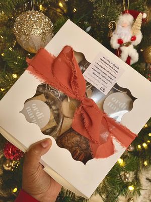 Holiday Cookie Box 2021! Peppermint crinkle cookies, butter pecan cookies, cranberry orange bars and gingerbread cinnabuns 🤩 at Ordinarie Fare in Dayton