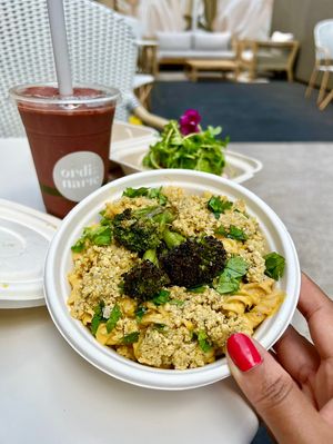 Plant powered mac n cheez  at Ordinarie Fare in Dayton