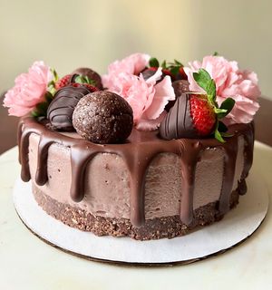 Custom chocolate-covered strawberry raw cheesecake for my birthday! 🍓🌸 It was 5/5 🌟  at Ordinarie Fare in Dayton