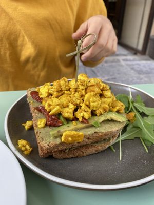 Tofu scrambled toast at TÈCO in Palermo