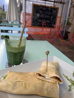 crepe & green juice  at TÈCO in Palermo