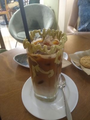Iced coffee with pistachio cream at TÈCO in Palermo