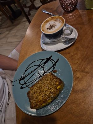 Zitronenkuchen & Cappuccino at TÈCO in Palermo