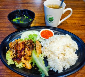 Chicken rice set most recommended at Leaf Corner 慈素 - Tai Seng in Central Singapore