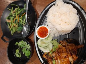 Stir-fry sweet potato leaves at Leaf Corner 慈素 - Tai Seng in Central Singapore