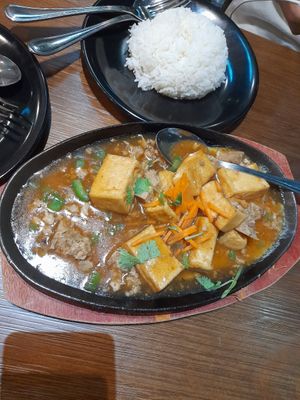 Hotplate tofu at Leaf Corner 慈素 - Tai Seng in Central Singapore