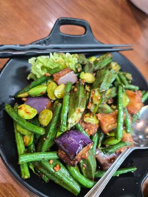 4 Heavenly King at Leaf Corner 慈素 - Tai Seng in Central Singapore