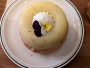 Français lemon cake at Michel MaBelle in Bordeaux
