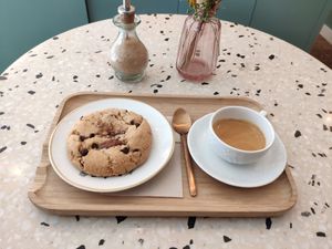 Cookie and coffee at Michel MaBelle in Bordeaux