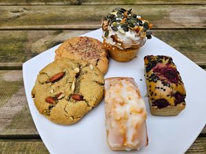 Clockwise from the top:
Carrot cake, Financier Framboise, Financier Citron, Cookie choco pekan, and Cookie choco noistette. at Michel MaBelle in Bordeaux
