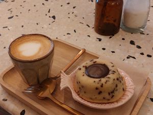 Le tigré and chai latte at Michel MaBelle in Bordeaux