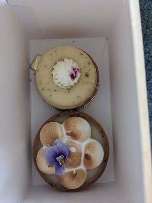 Tarte citron meringuée et citron basilique at Michel MaBelle in Bordeaux