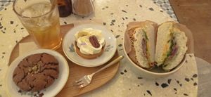 Cookie choco noix sarrasin  // banofee pie // bun of the day (Bacon, avocado, coleslaw) // ice tea of the day at Michel MaBelle in Bordeaux