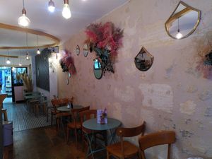 impression of the cosy inside at Michel MaBelle in Bordeaux