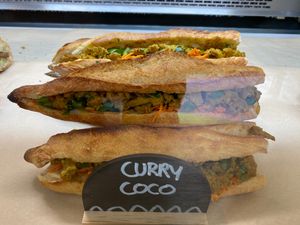 Curry Coco Sandwich at Eve, la sandwicherie végétale in Paris