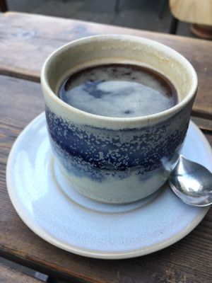Decaf Americano (kommt mit einem nicht-veganen Keks)  at Treibgut in Cologne