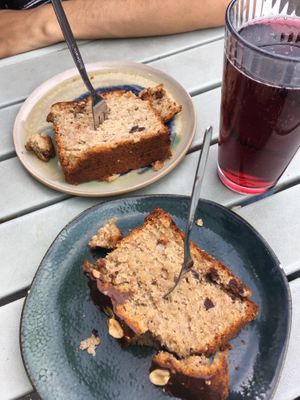 Bananenbrot und Johannisbeerschorle  at Treibgut in Cologne