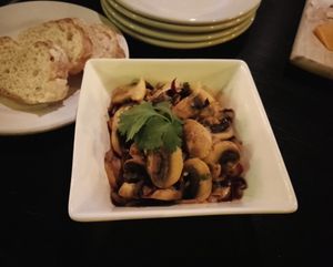 Champiñones al ajillo (garlic mushroom) at El Tapeo in Puerto Penasco