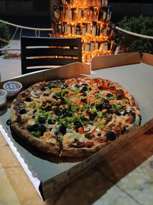 💚🍕vegan pizza🫠🧀🥦🥕🫒🍄‍🟫 at El Tapeo in Puerto Penasco