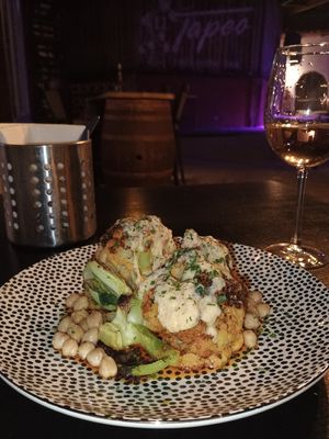 Coliflor horneado con queso vegano at El Tapeo in Puerto Penasco