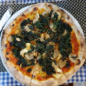 Olive, spinach, artichoke and mushroom pizza without cheese at Pizzeria Spaghetteria Toscana in Koh Chang