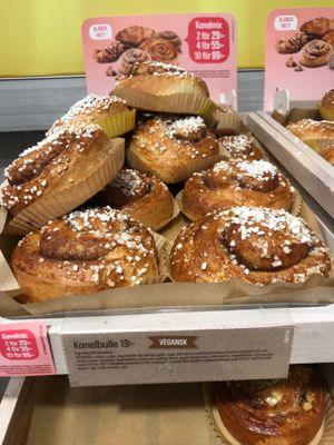 vegan kanelbullar (the more you buy, the cheaper they get) at Pressbyrån in Gothenburg