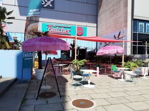 Outdoor seating at The Butcher in Dietlikon
