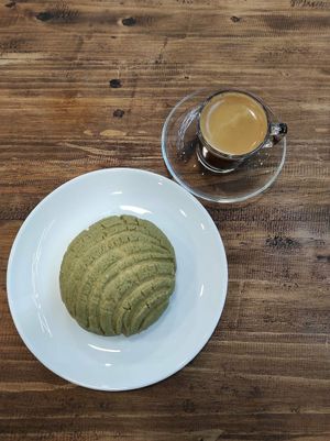 Concha Matcha y espresso at Siempre Viva in Mexico City