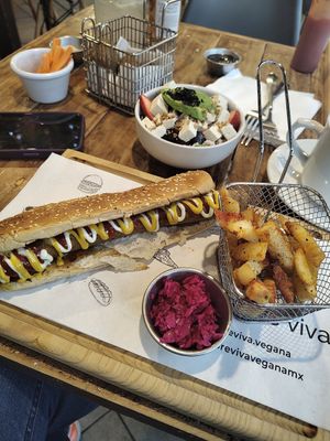 "El jocho" la salchicha la hacen en casa, es súper rico y la porción, bueno enorme! at Siempre Viva in Mexico City