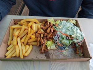 Vegán gyros box at Süt a Nap Vegán Bisztró in Miskolc