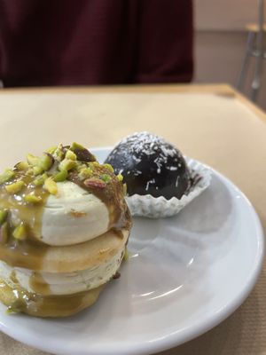 Pastìccini   at efrem in Turin