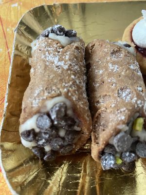 Cannolini siciliani  at efrem in Turin