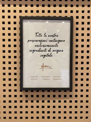 I crossaint sono tutti ripieni di creme squisite di ogni tipo: dal cioccolato bianco al nocciolato, al pistacchio al caramello salato.  at efrem in Turin