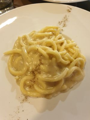 Cacio e pepe at MiBiò bistrot in Milan