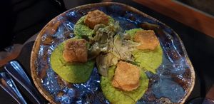 Tempeh in crostata su mousse di piselli e carciofo at MiBiò bistrot in Milan