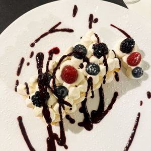 Wild berry millefeuille at MiBiò bistrot in Milan
