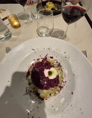 Tartar di barbabietola al brandy con cipolline boretane glassate at MiBiò bistrot in Milan