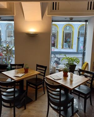  at Holis Market in Vienna