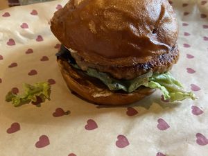 smashed vegan meet with guacamole 🥑 (soooo yummy our fav)   at Burgerheart in Nuremberg