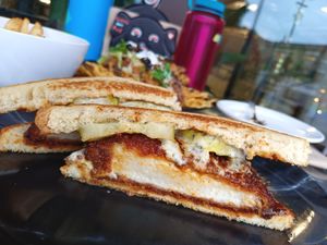Nashville Hot Chicken (Lions mane mushroom) at Make It Vegan in Lakewood