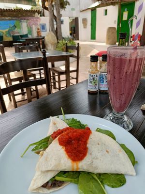 Vegan quesadilla, smoothie and chili sauces at Racó Verd in Ibiza