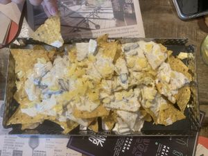 Nachos trufados con nata, setas shitake, queso vegano y Vacon. at El Garaje in Valencia