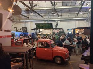 El local mola mil at El Garaje in Valencia