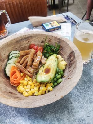 Chicken poke bowl at El Garaje in Valencia