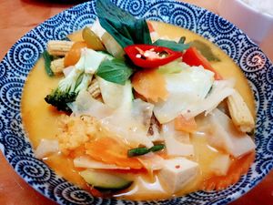 Vegan Red Curry with tofu and veggies at Bunja Thai in Bendigo