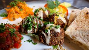 Vegan Falafel plate at Millis Dining Bar ミリスダイニングバー in Sendai