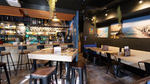 Restaurant atmosphere at Millis Dining Bar ミリスダイニングバー in Sendai