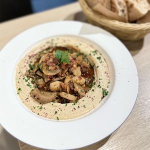 フムスの焼きキノコ添え+1ピタ付き (Hummus with stir fry mushroom+1 pita) ¥1590 at Millis Dining Bar ミリスダイニングバー in Sendai
