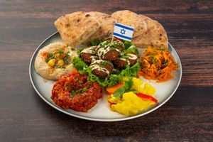 Falafel plate 🌱 at Millis Dining Bar ミリスダイニングバー in Sendai