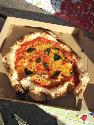 Vegan margherita pizza at Terra Mia in A Coruna